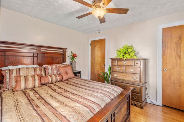 40 Manor Rd, Shrewsbury, MA 01545