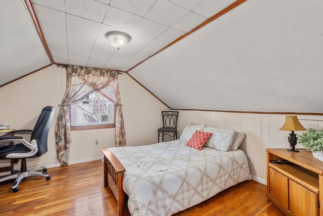 40 Manor Rd, Shrewsbury, MA 01545