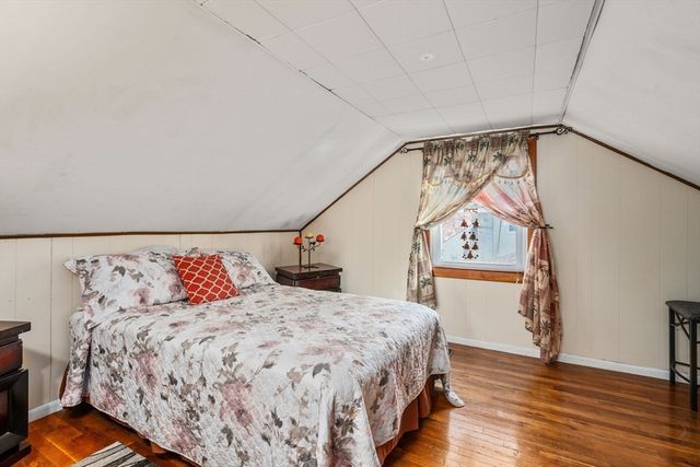 40 Manor Rd, Shrewsbury, MA 01545