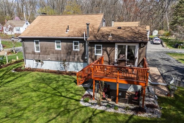 40 Manor Rd, Shrewsbury, MA 01545
