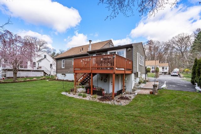 40 Manor Rd, Shrewsbury, MA 01545