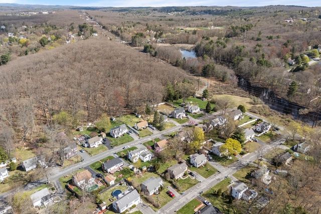 40 Manor Rd, Shrewsbury, MA 01545
