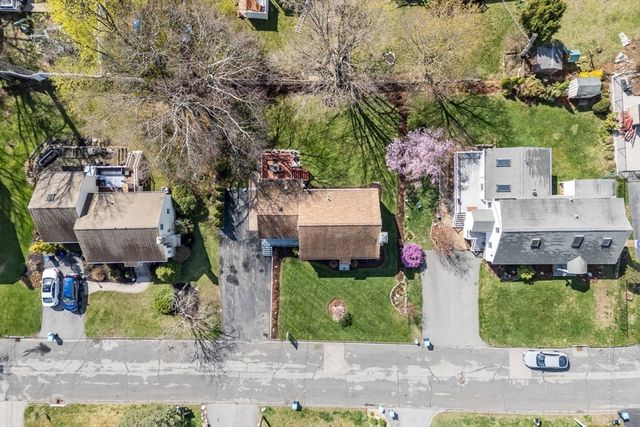 40 Manor Rd, Shrewsbury, MA 01545