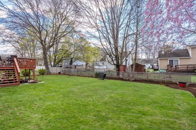 40 Manor Rd, Shrewsbury, MA 01545