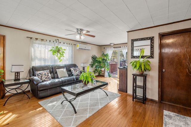 40 Manor Rd, Shrewsbury, MA 01545