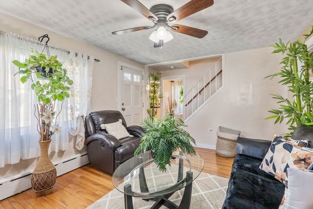 40 Manor Rd, Shrewsbury, MA 01545