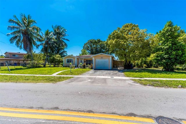 3800 NW 37th St, Lauderdale Lakes, FL 33309
