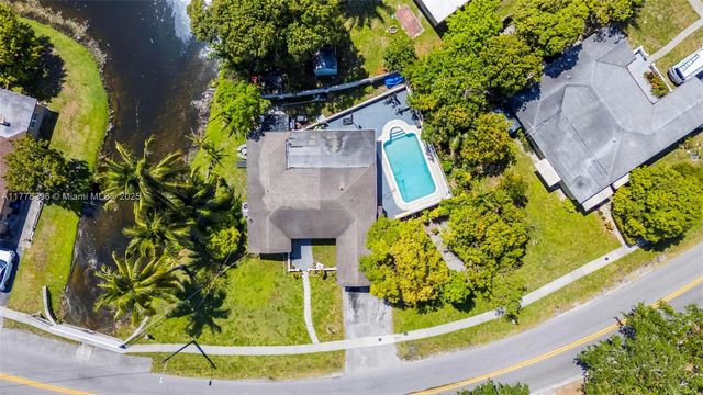 3800 NW 37th St, Lauderdale Lakes, FL 33309