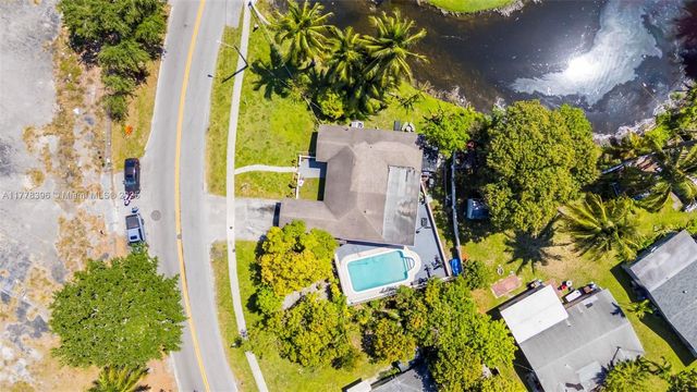 3800 NW 37th St, Lauderdale Lakes, FL 33309