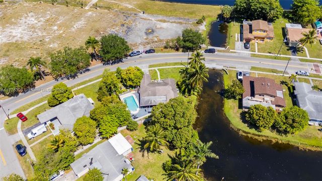 3800 NW 37th St, Lauderdale Lakes, FL 33309
