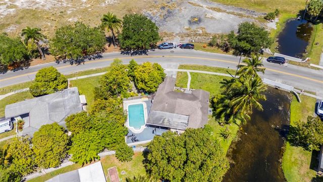 3800 NW 37th St, Lauderdale Lakes, FL 33309