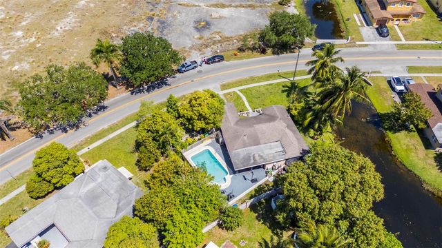 3800 NW 37th St, Lauderdale Lakes, FL 33309