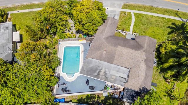 3800 NW 37th St, Lauderdale Lakes, FL 33309
