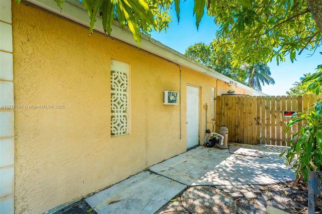 3800 NW 37th St, Lauderdale Lakes, FL 33309