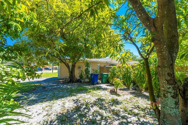 3800 NW 37th St, Lauderdale Lakes, FL 33309