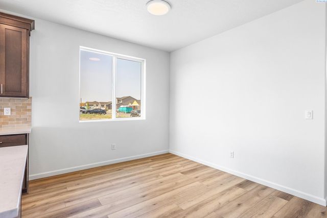 402 Amberly Ave, Grandview, WA 98930