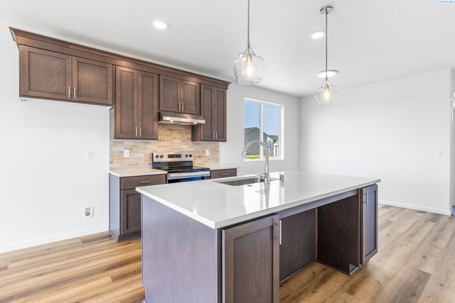 402 Amberly Ave, Grandview, WA 98930