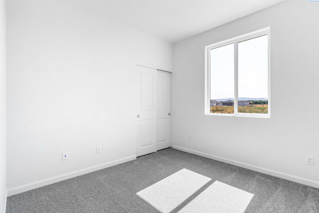 402 Amberly Ave, Grandview, WA 98930