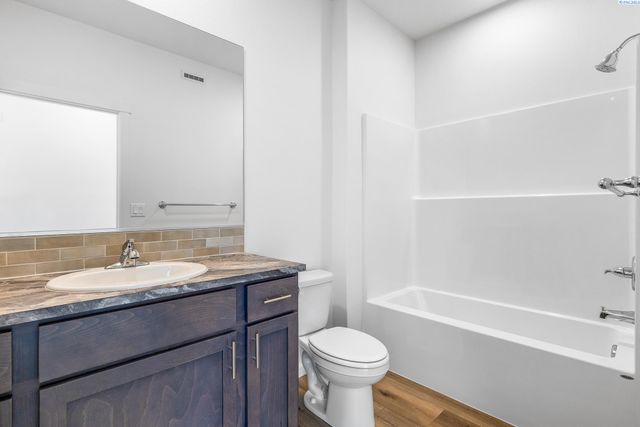 402 Amberly Ave, Grandview, WA 98930