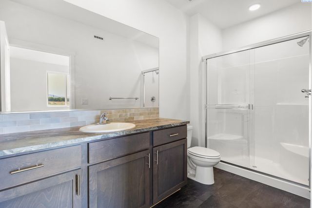 402 Amberly Ave, Grandview, WA 98930