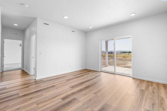 402 Amberly Ave, Grandview, WA 98930