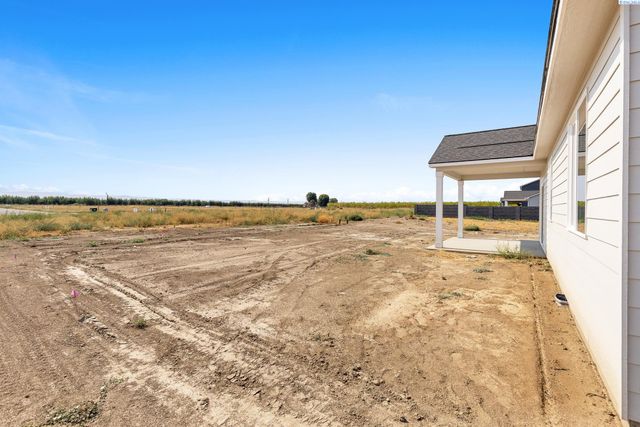 402 Amberly Ave, Grandview, WA 98930