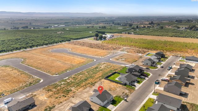 402 Amberly Ave, Grandview, WA 98930