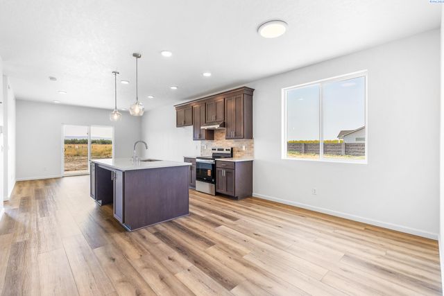 402 Amberly Ave, Grandview, WA 98930