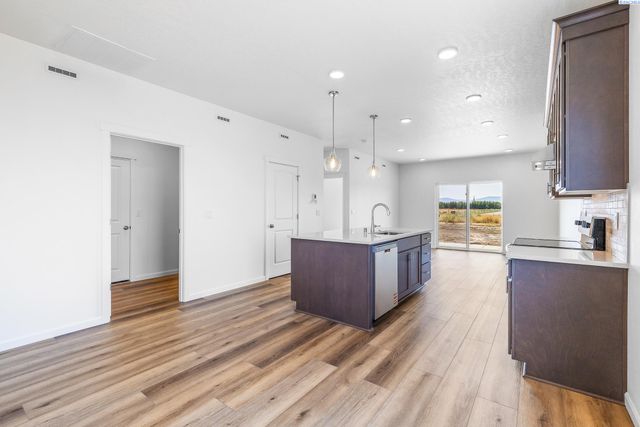 402 Amberly Ave, Grandview, WA 98930