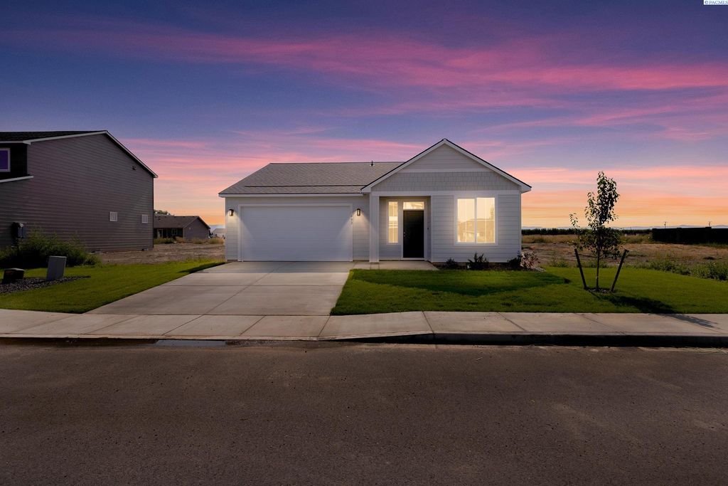 402 Amberly Ave, Grandview, WA 98930