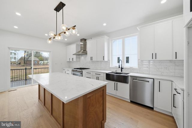 14 CHURCHVILLE LN, Churchville, PA 18966