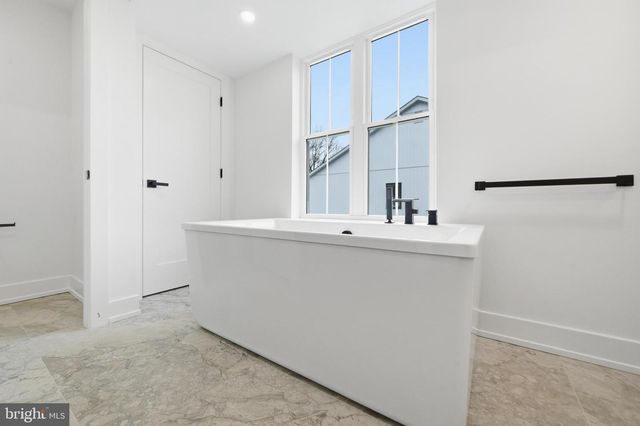 14 CHURCHVILLE LN, Churchville, PA 18966