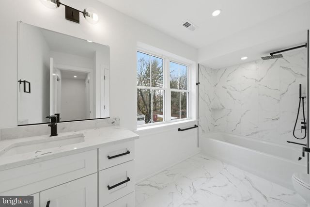 14 CHURCHVILLE LN, Churchville, PA 18966