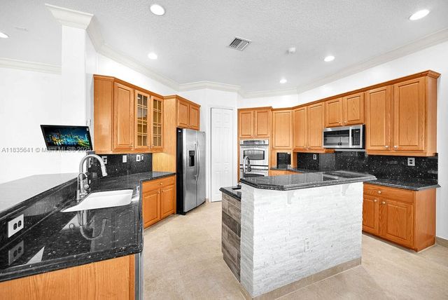 11233 NW 71st Ter, Doral, FL 33178