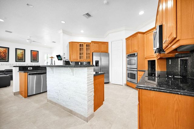 11233 NW 71st Ter, Doral, FL 33178