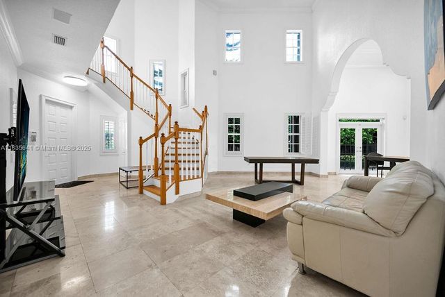 11233 NW 71st Ter, Doral, FL 33178