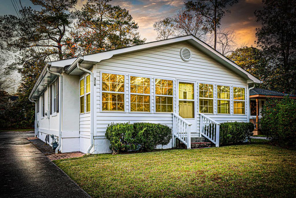 316 Simmons Avenue, Summerville, SC 29483