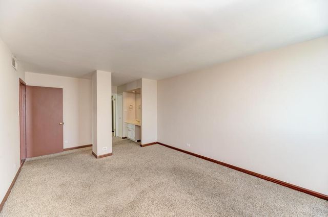 465 W Dominion Drive 1001, Wood Dale, IL 60191