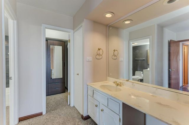 465 W Dominion Drive 1001, Wood Dale, IL 60191