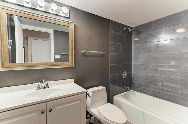 465 W Dominion Drive 1001, Wood Dale, IL 60191