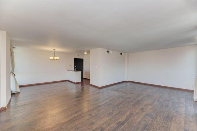 465 W Dominion Drive 1001, Wood Dale, IL 60191