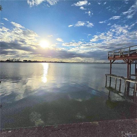 8442 Lago Vista Drive, Edcouch, TX 78538