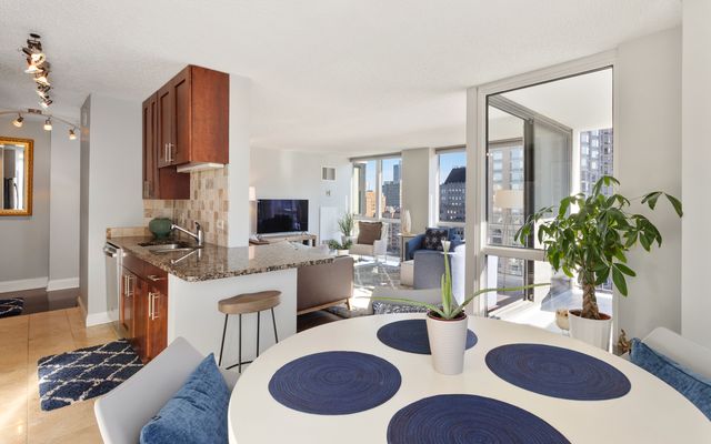 1122 N CLARK Street 1808, Chicago, IL 60610