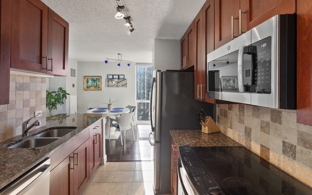 1122 N CLARK Street 1808, Chicago, IL 60610