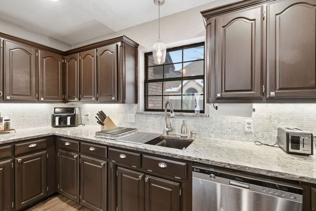 1936 Spinnaker Lane, Azle, TX 76020