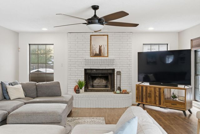 1936 Spinnaker Lane, Azle, TX 76020