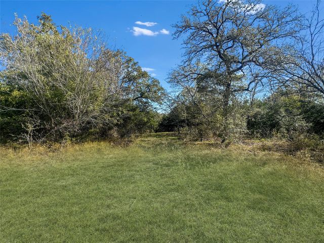 2845 Boehnke Road, Muldoon, TX 78949
