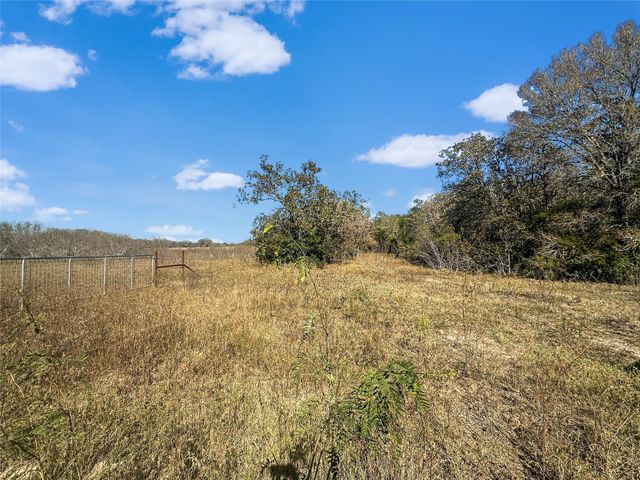 2845 Boehnke Road, Muldoon, TX 78949