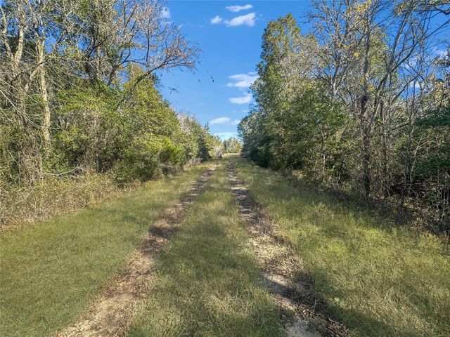 2845 Boehnke Road, Muldoon, TX 78949