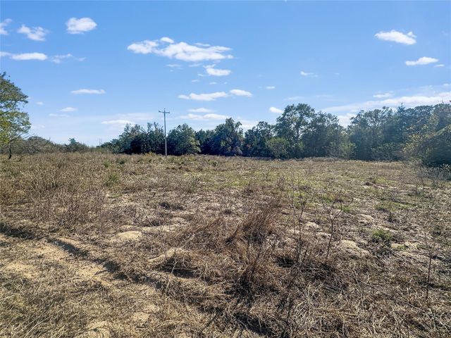 2845 Boehnke Road, Muldoon, TX 78949